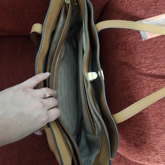 Michael Kors Extra Large Tote Purse - Picture 7 of 11